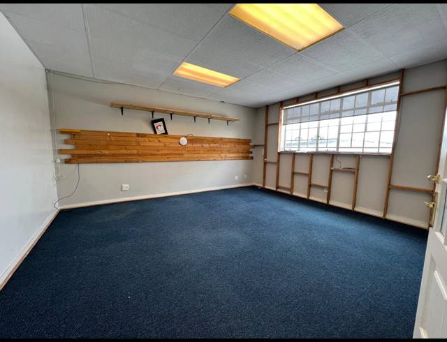 275M² OFFICE TO LET IN FERNDALE